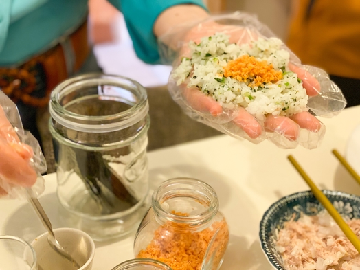 【朝食付】体験型ゲストハウスで神戸旅行を最高の思い出に！おむすび作り体験で世界中のゲストと交流♪